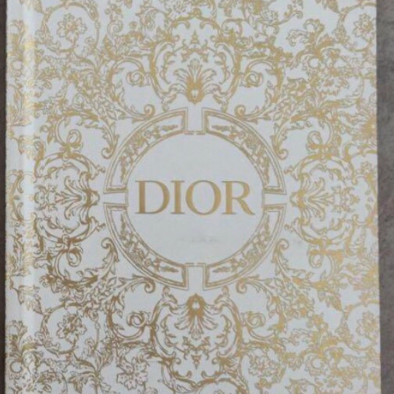 Diorディオールホリデー2023ノベルティ「ノート＆ポーチ」の謎解き